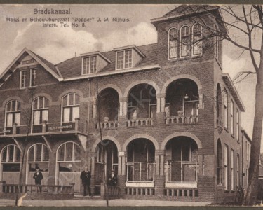 Stadskanaal. - Hotel en Schouwburgzaal "Dopper" J. W. Nijhuis. 20160525104759/2426