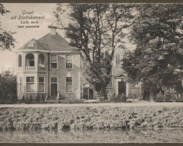 Groet uit Stadskanaal - Luth. Kerk met pastorie 20160726212432/2482