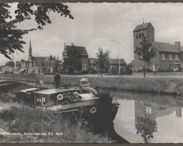 STADSKANAAL, Poststraat met R.K. Kerk 20200430064011/6266