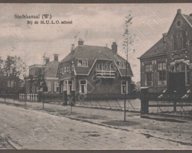 Stadskanaal (W.) - Bij de M.U.L.O. school 20220211144301/7452
